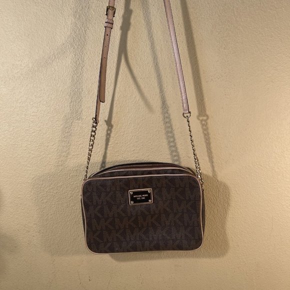Michael Kors Handbags - Michael KORS SIGNATURE JET SET BROWN CROSSBODY LARGE EAST WEST TRAVEL